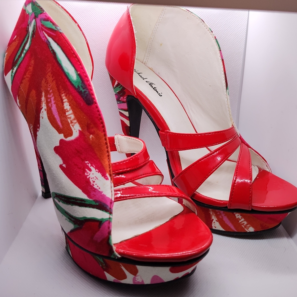 Red & White Flowered Heels - Picture 2 of 3